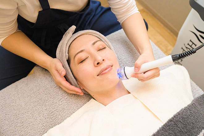 小顔&ハリ・ツヤのあるお肌へ 「ハイパーナイフ」は、小顔になりたい方におすすめ。美肌へ導きます。